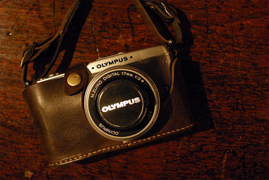 Roberu leather camera goods