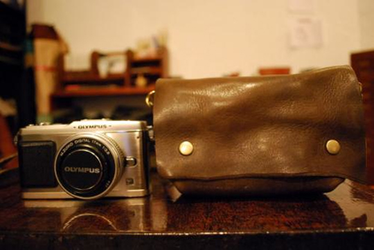 Roberu leather camera goods