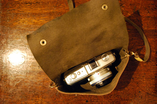 Roberu leather camera goods