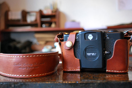 Roberu leather camera goods