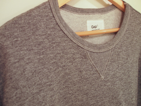 gap crewneck sweatshirt